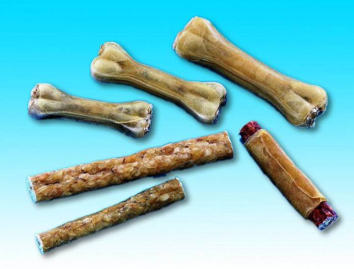 RAWHIDE BONES FILLED WITH RUMAN, 12 CM; 50 - 60 G